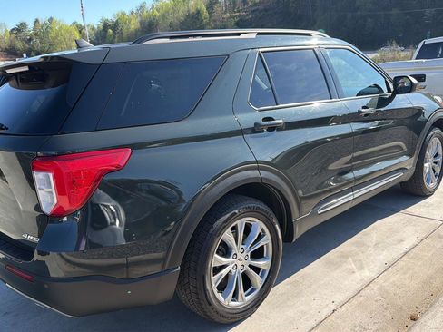 Used 2022 Ford Explorer XLT w/ Equipment Group 202A AWD/4WD image 3