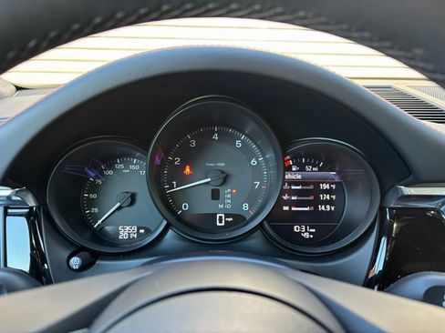 Certified 2025 Porsche Macan image 17