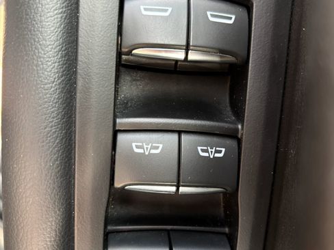 Used 2023 Chevrolet Suburban Premier image 8