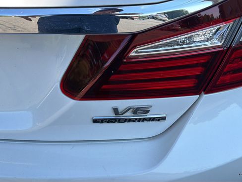 Used 2017 Honda Accord Touring image 39