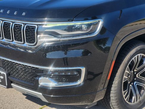 Used 2024 Jeep Wagoneer L Series II w/ Flexible Seating Group AWD/4WD image 6