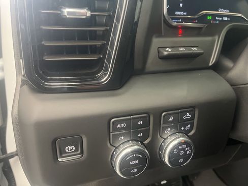 Used 2025 GMC Sierra 1500 AT4 w/ AT4 Premium Package AWD/4WD image 16