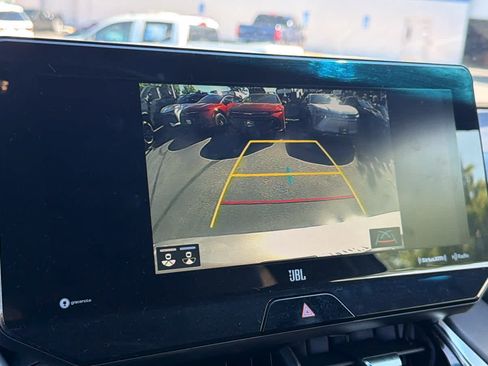 Used 2021 Toyota Venza XLE w/ Carpet Mat Package (TMS) AWD/4WD image 16
