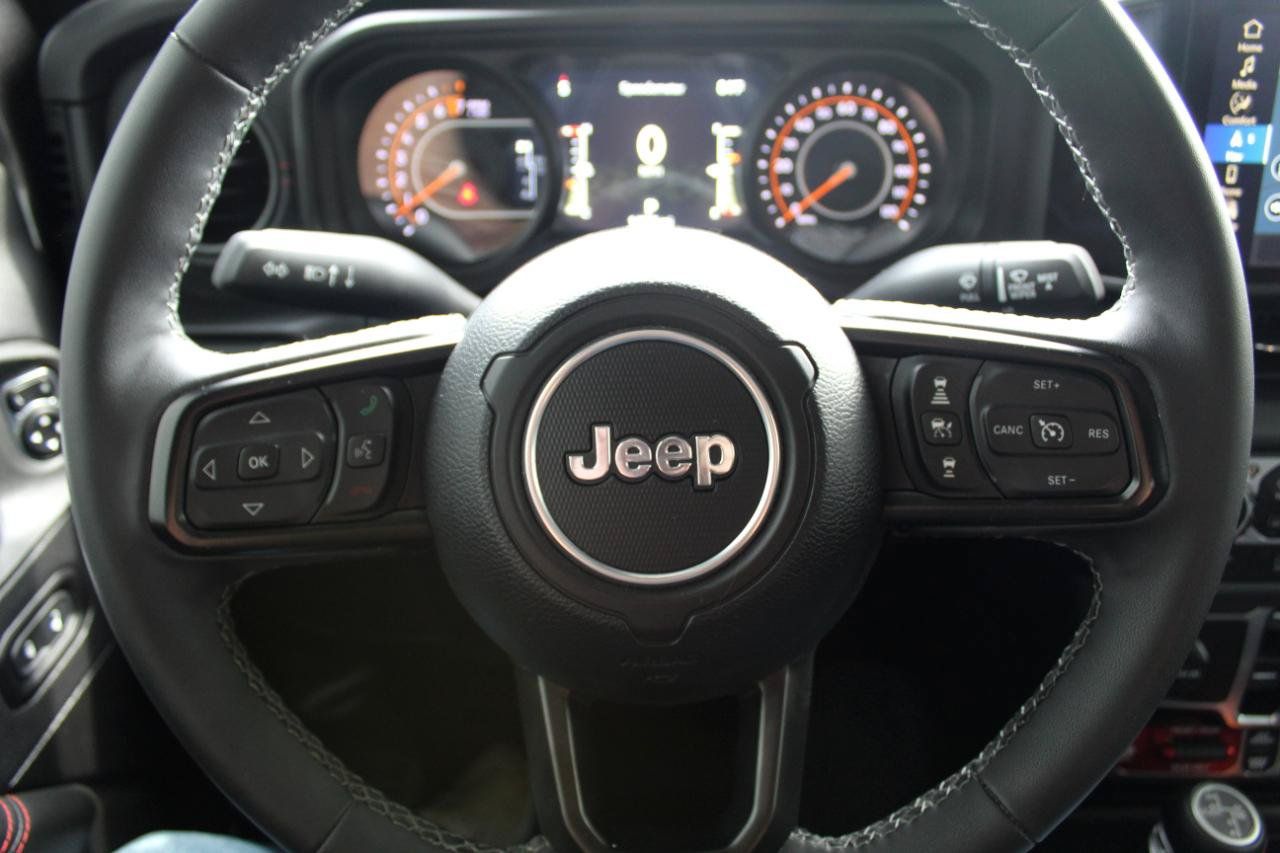 Used 2025 Jeep Gladiator Rubicon AWD/4WD image 15