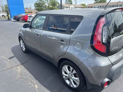 Used 2015 Kia Soul + w/ Audio Package FWD image 4