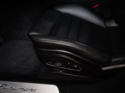 Certified 2023 Porsche Panamera image 14