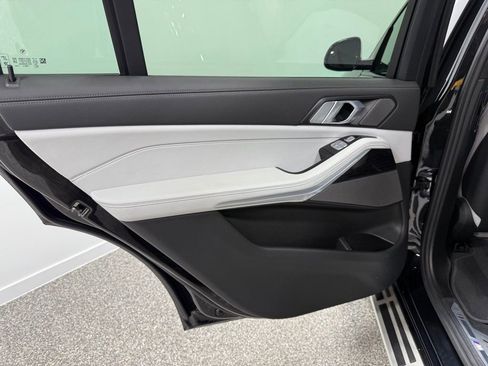 Used 2023 BMW X7 xDrive40i w/ Executive Package image 36