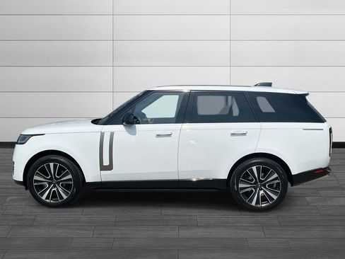 Used 2023 Land Rover Range Rover SE image 2