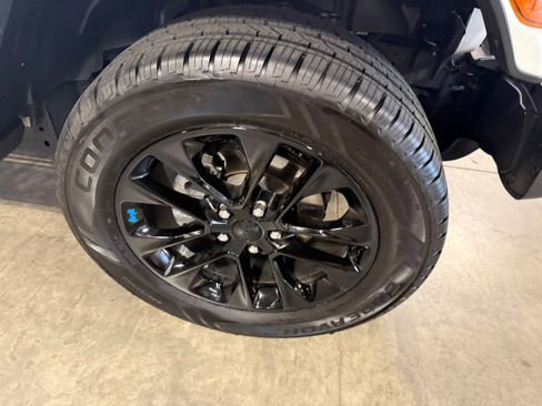 Used 2022 Jeep Wrangler Unlimited Sahara AWD/4WD image 42