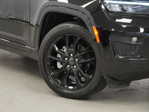Certified 2023 Jeep Grand Cherokee Overland AWD/4WD image 4
