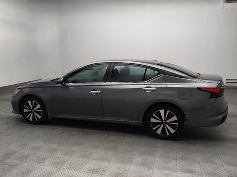 Used 2021 Nissan Altima 2.5 SV w/ SV Premium Package FWD image 3