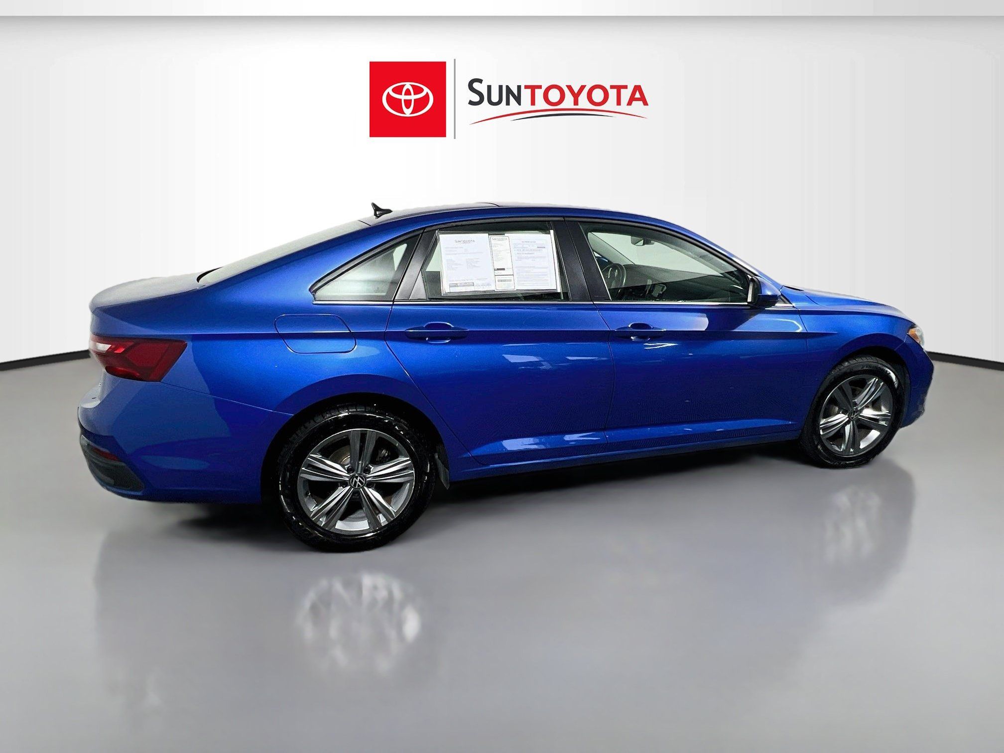 Used 2024 Volkswagen Jetta SE FWD image 4