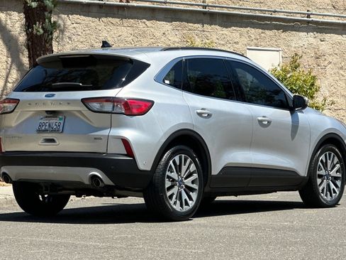 Used 2020 Ford Escape Titanium FWD image 3