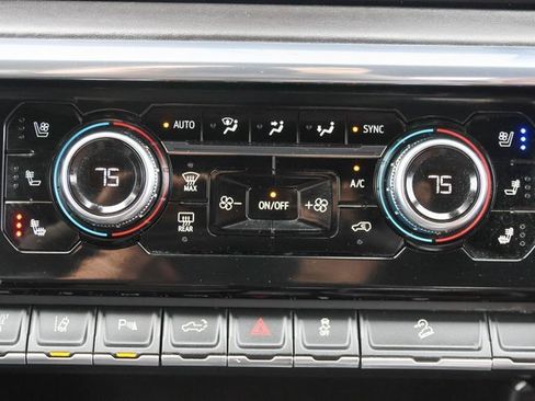 Used 2024 GMC Sierra 3500 Denali Ultimate image 30