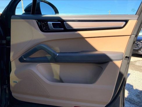 Used 2019 Porsche Cayenne S image 21