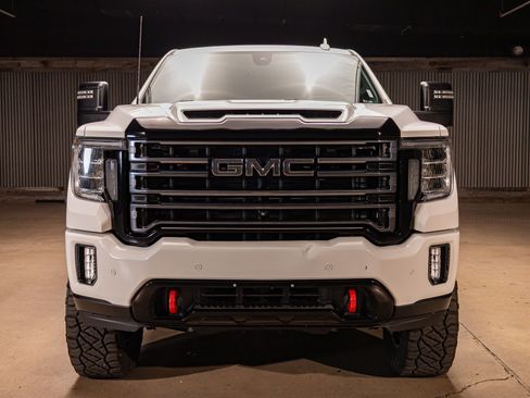 Used 2020 GMC Sierra 2500 AT4 w/ AT4 Premium Package image 2