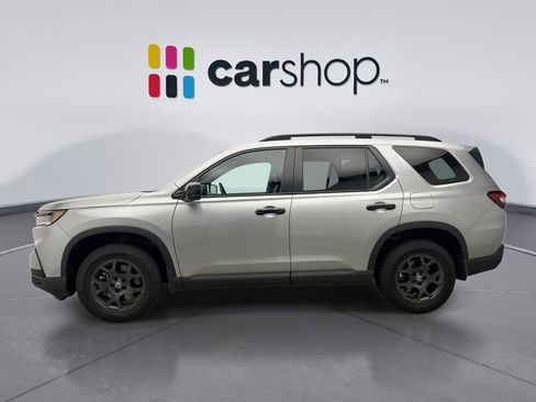 Used 2025 Honda Pilot TrailSport image 2