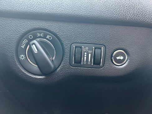 Certified 2023 Chrysler 300 Touring w/ Sport Appearance Package image 14