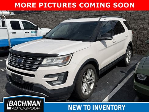 Used 2017 Ford Explorer XLT w/ Equipment Group 202A AWD/4WD image 3