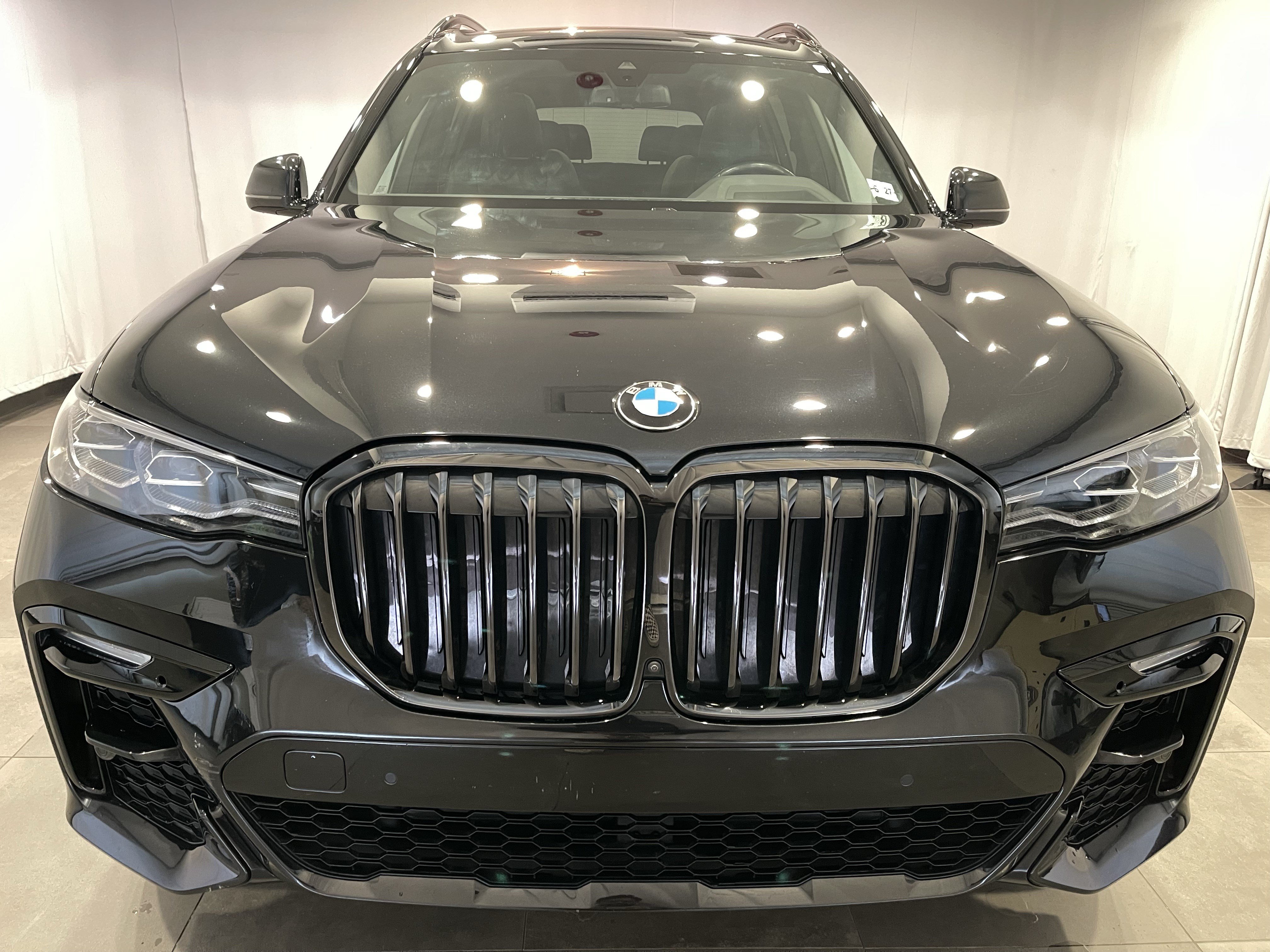 Used 2022 BMW X7 xDrive40i w/ M Sport Package AWD/4WD image 2