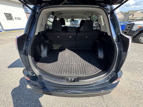 Used 2018 Toyota RAV4 LE w/ All Weather Liner Package AWD/4WD image 30