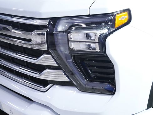 Used 2026 Chevrolet Silverado 3500 High Country w/ High Country Premium Package AWD/4WD image 16