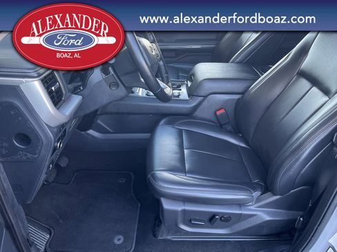 Used 2024 Ford Expedition XLT image 9