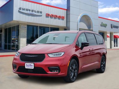 New 2026 Chrysler Pacifica Select w/ S Appearance Package