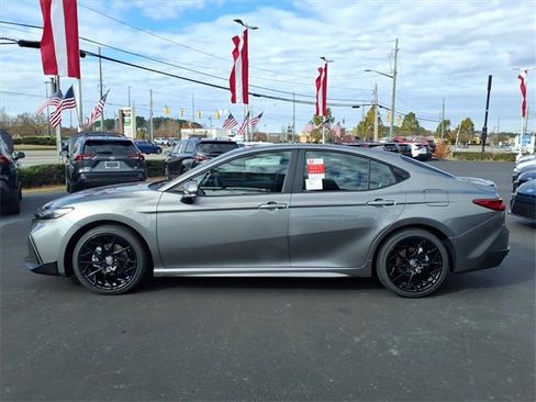 New 2026 Toyota Camry SE image 3