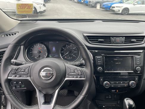 Used 2019 Nissan Rogue SV AWD/4WD image 12