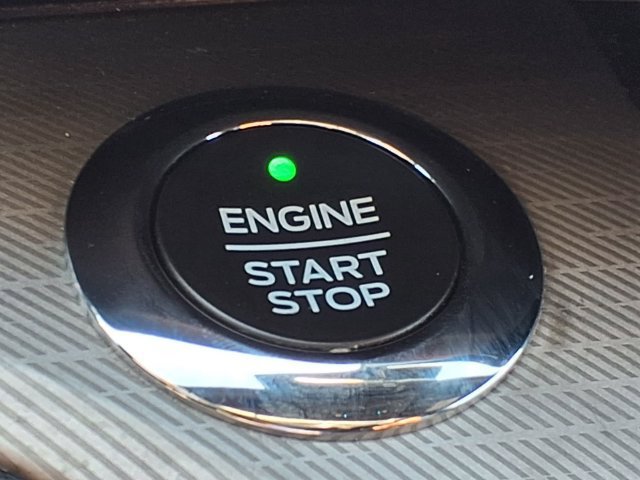 Used 2020 Ford Explorer XLT w/ Equipment Group 202A RWD image 12