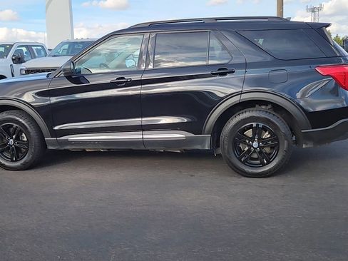 Used 2024 Ford Explorer XLT w/ Equipment Group 202A image 3