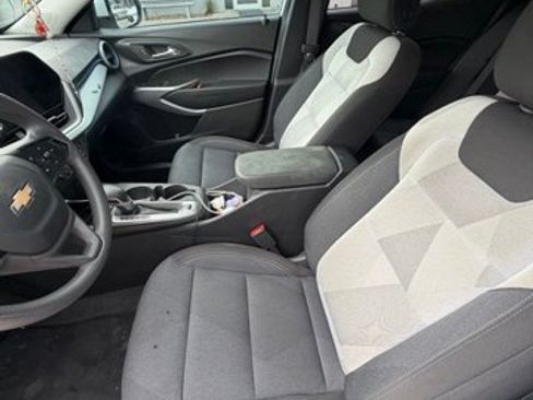 Used 2025 Chevrolet Trax LS w/ LS Convenience Package FWD image 4