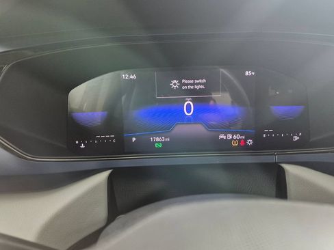 Used 2023 Volkswagen Taos SE w/ Panoramic Sunroof Package FWD image 16