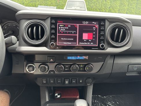 Used 2023 Toyota Tacoma TRD Off-Road w/ Technology Package AWD/4WD image 24
