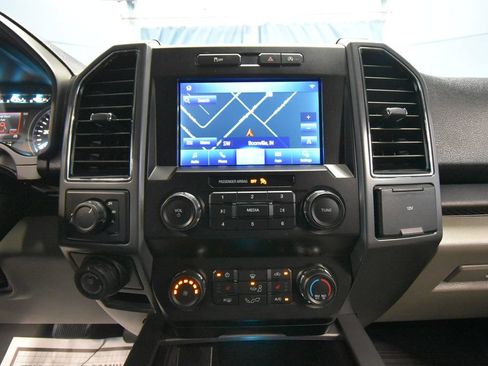 Used 2020 Ford F150 XLT w/ Equipment Group 302A Luxury AWD/4WD image 24