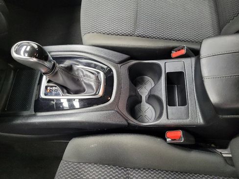 Used 2021 Nissan Rogue Sport S image 26