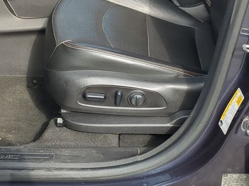 Used 2018 GMC Terrain SLT image 12