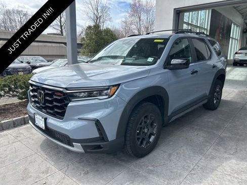 Used 2023 Honda Pilot TrailSport image 1