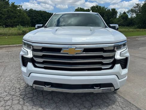 Used 2024 Chevrolet Silverado 1500 High Country AWD/4WD image 3