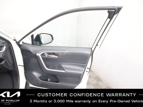 Used 2021 Toyota RAV4 XLE image 15