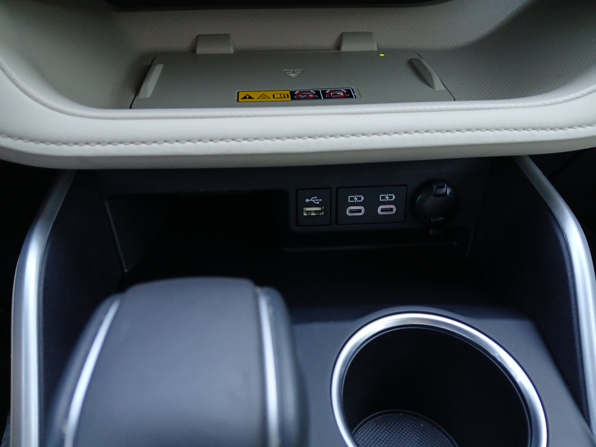 Used 2025 Toyota Highlander XLE FWD image 45