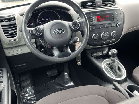Used 2016 Kia Soul FWD image 2