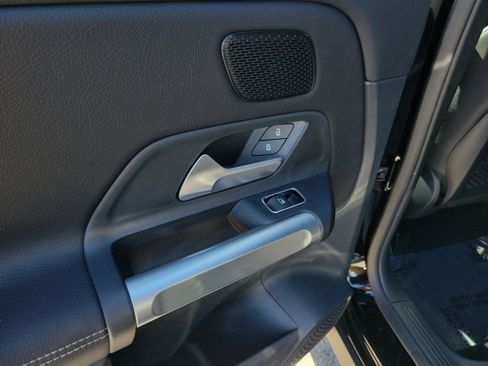 Certified 2025 Mercedes-Benz GLB 250 image 8