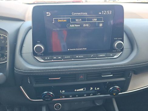 Used 2023 Nissan Rogue SV image 6