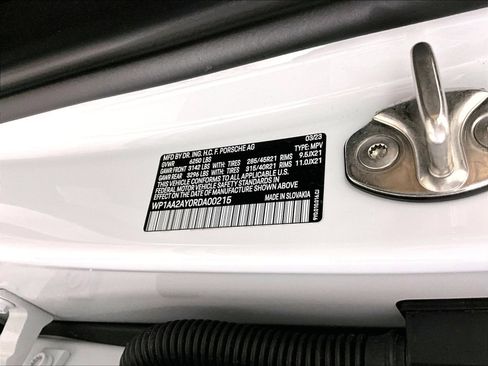 Certified 2024 Porsche Cayenne AWD/4WD image 27