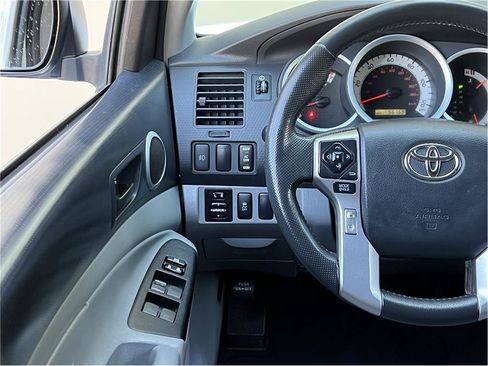 Used 2015 Toyota Tacoma PreRunner image 29