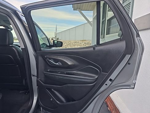 Used 2024 GMC Terrain SLT image 22