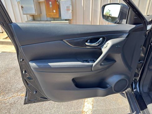 Used 2018 Nissan Rogue SV w/ Premium Package AWD/4WD image 37