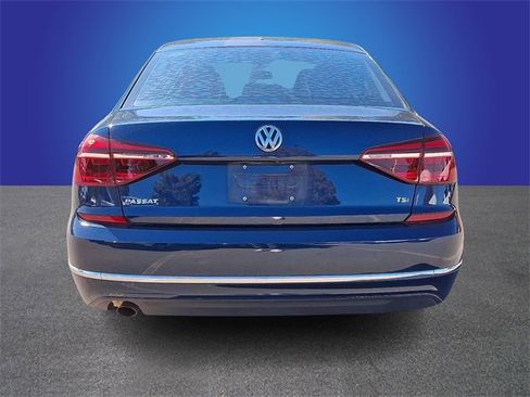 Used 2018 Volkswagen Passat 2.0T R-Line image 5